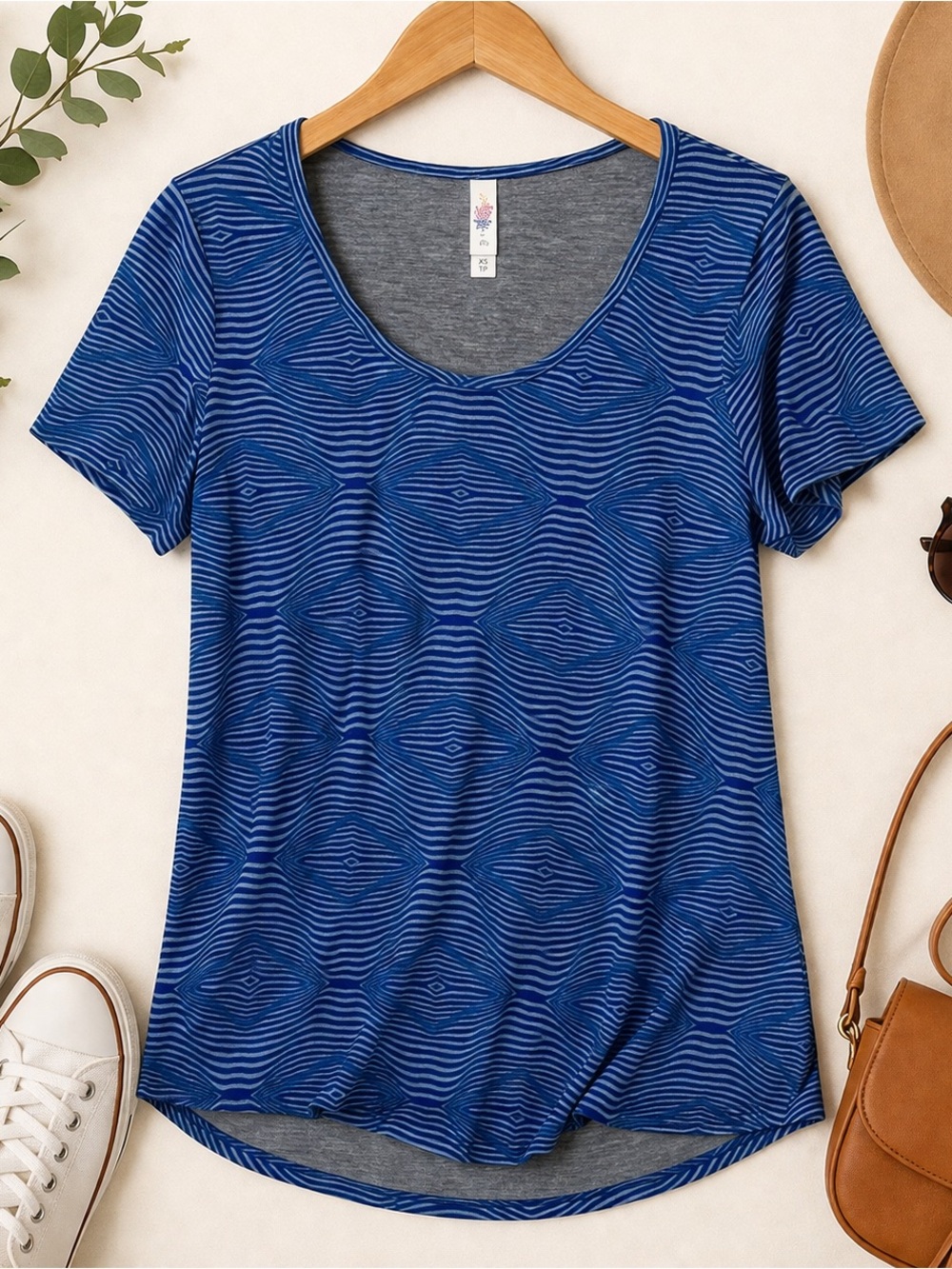 LulaRoe women’s ladies flowy short sleeve blue top t shirt size large